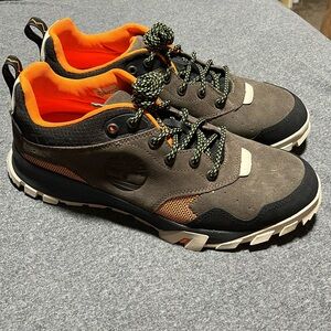 Men’s Timberland Garrison Trail shoe. Brown and orange. Like new. Size 11